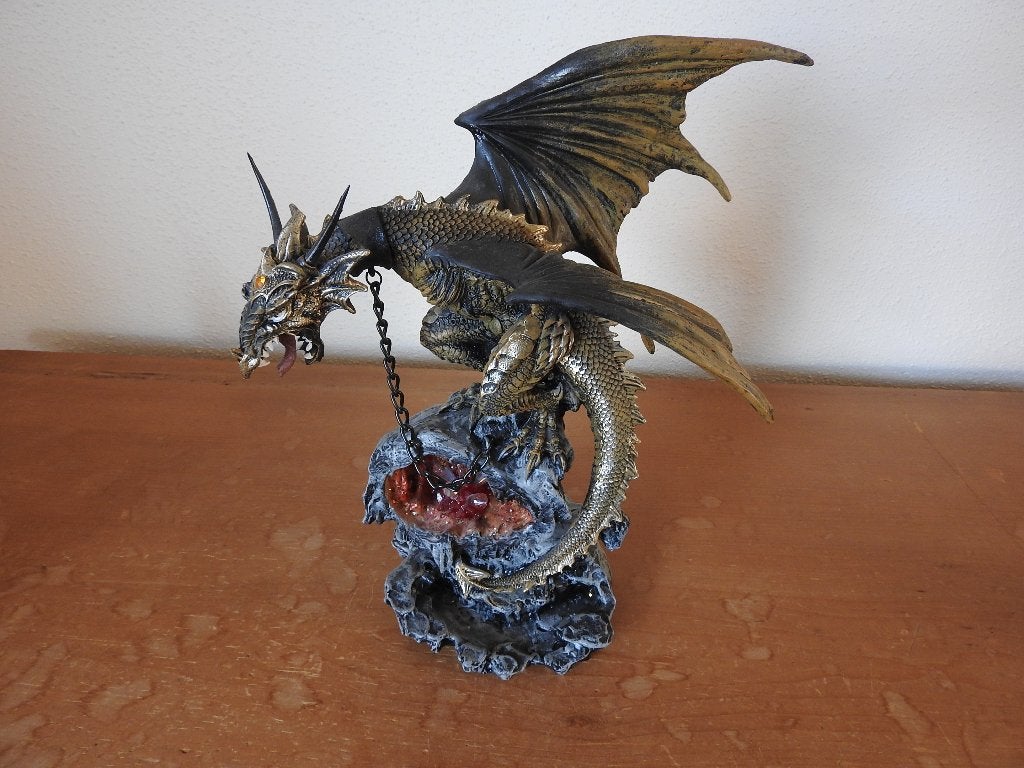 Fantasy beeld draak. Met klein sierlampje. Nieuwstaat., Ophalen of Verzenden, Zo goed als nieuw, Fantasy