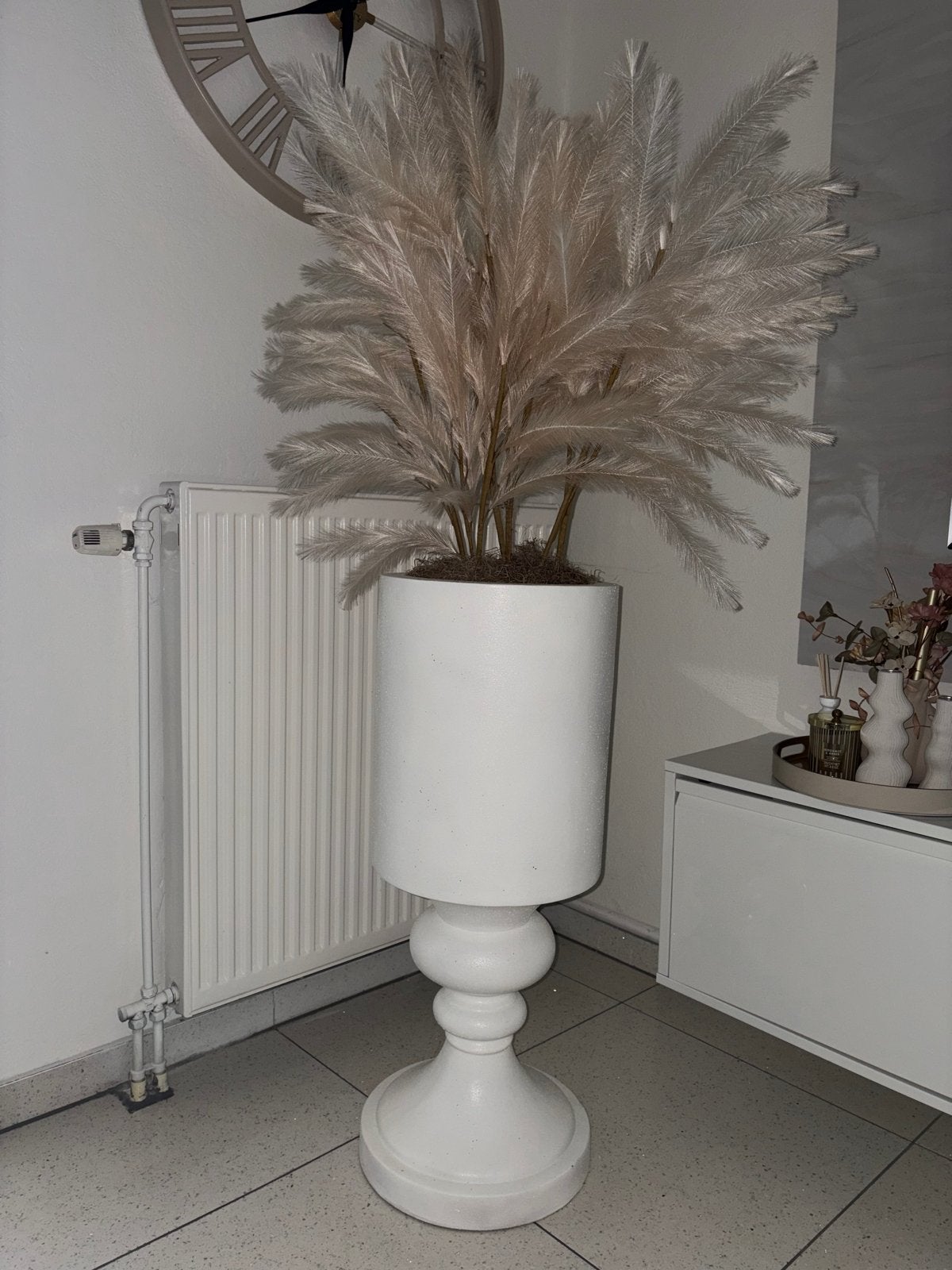 Grote witte vaas met pluimen - 90 cm hoog, Huis en Inrichting, Overige materialen, Ophalen of Verzenden, Zo goed als nieuw, Modern