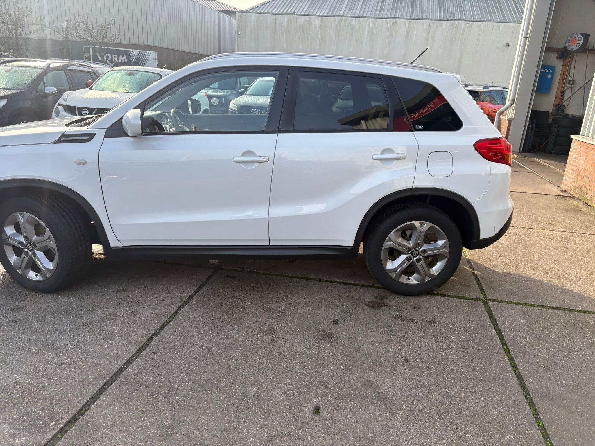 Suzuki Vitara 1.6 Exclusive Airco, trekhaak, camera, Auto's, Voorwielaandrijving, Stof, Euro 6, 4 cilinders
