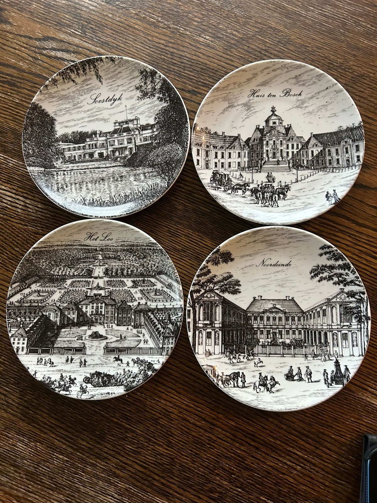 4 tal Herdenkingsborden uit serie VORSTEN VANDAAG, Verzamelen, Koninklijk Huis en Royalty, Ophalen of Verzenden, Servies