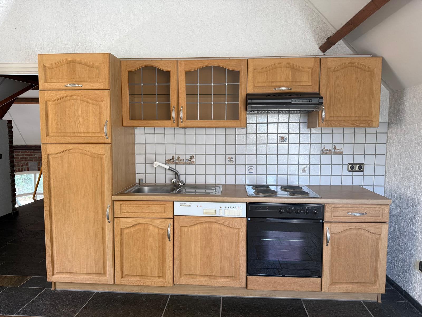 Tweede hands keuken te koop € 250,00, Ophalen, Bruin, Enkelwandige keuken, Zo goed als nieuw