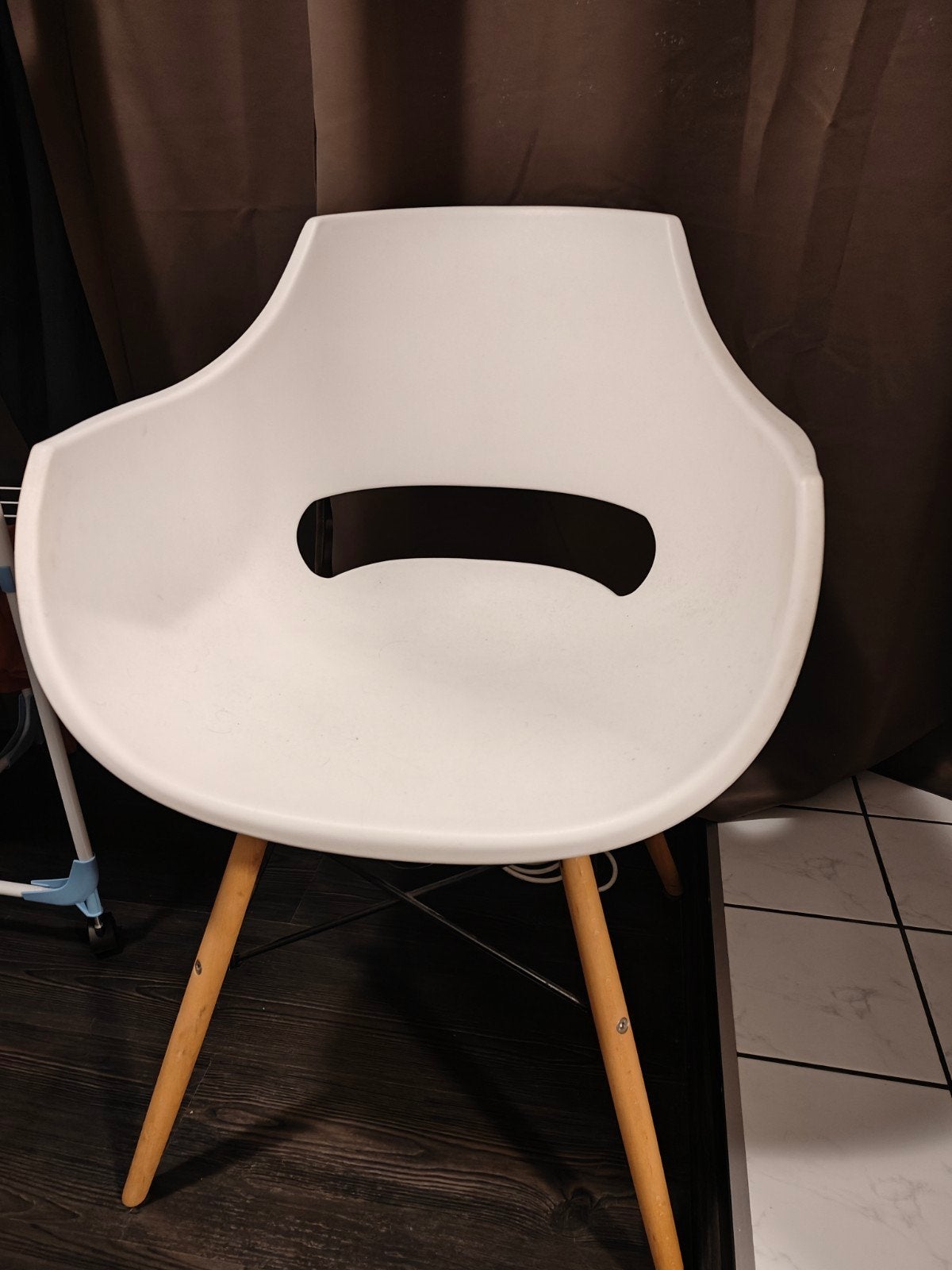 2 witte kuipstoelen te koop, Ophalen, Kunststof, Twee, Wit
