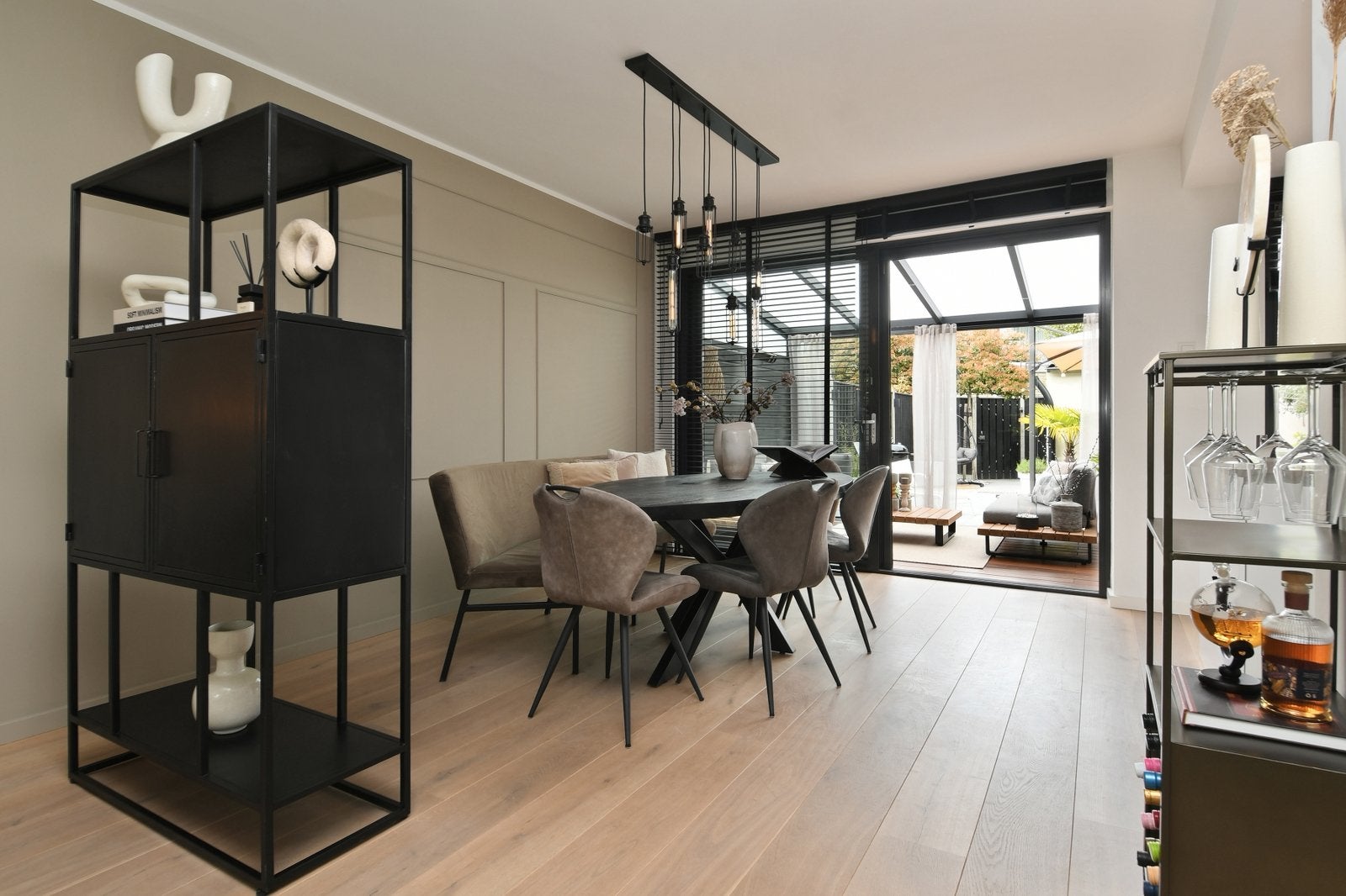 Complete set eettafel-bank-stoelen-lamp, Ophalen, Zo goed als nieuw