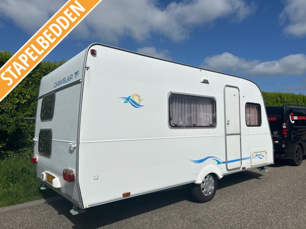 CARAVELAIR 496 Antares Luxe VOORTENT, VAST BED, STAPELBED, Overige typen, Treinzit, 750 - 1000 kg, Schokbreker