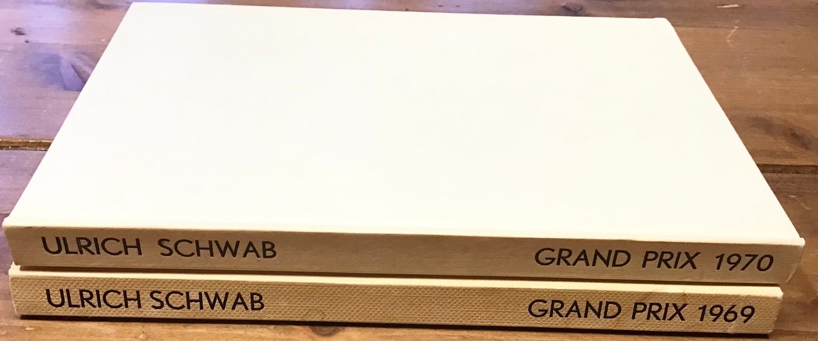 2 BOEKEN: GRANDPRIX - ULRICH SCHWAB 1969 / 1970, Ophalen of Verzenden, Gelezen, Algemeen