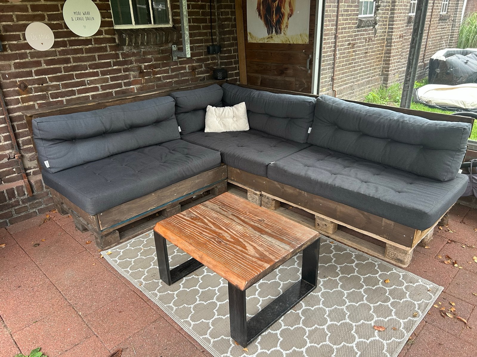Pallet loungebank met premium kussens en salontafel, Tuin en Terras, Ophalen, Gebruikt, Hout