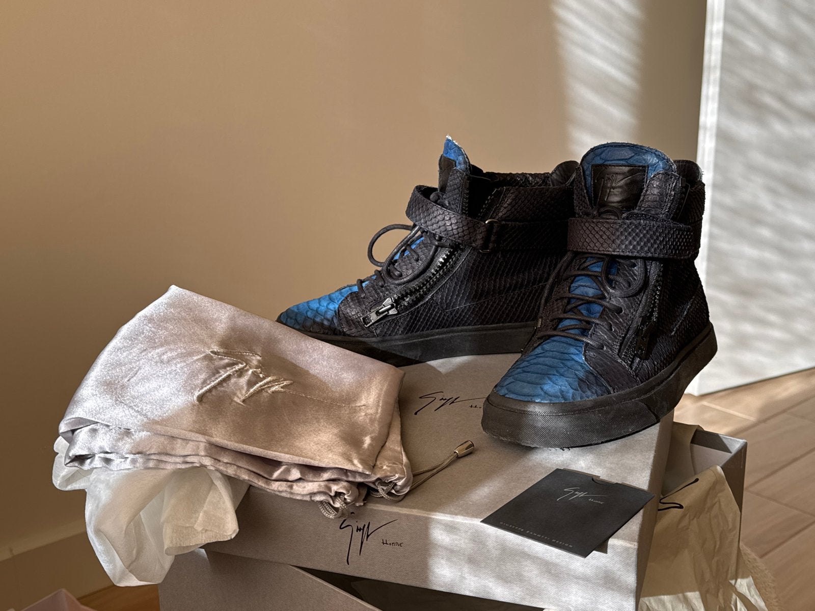 Giuseppe Zanotti High-Top Sneakers - Zwart/Blauw Slangenprin, Ophalen, Zo goed als nieuw, Zwart, Sneakers of Gympen