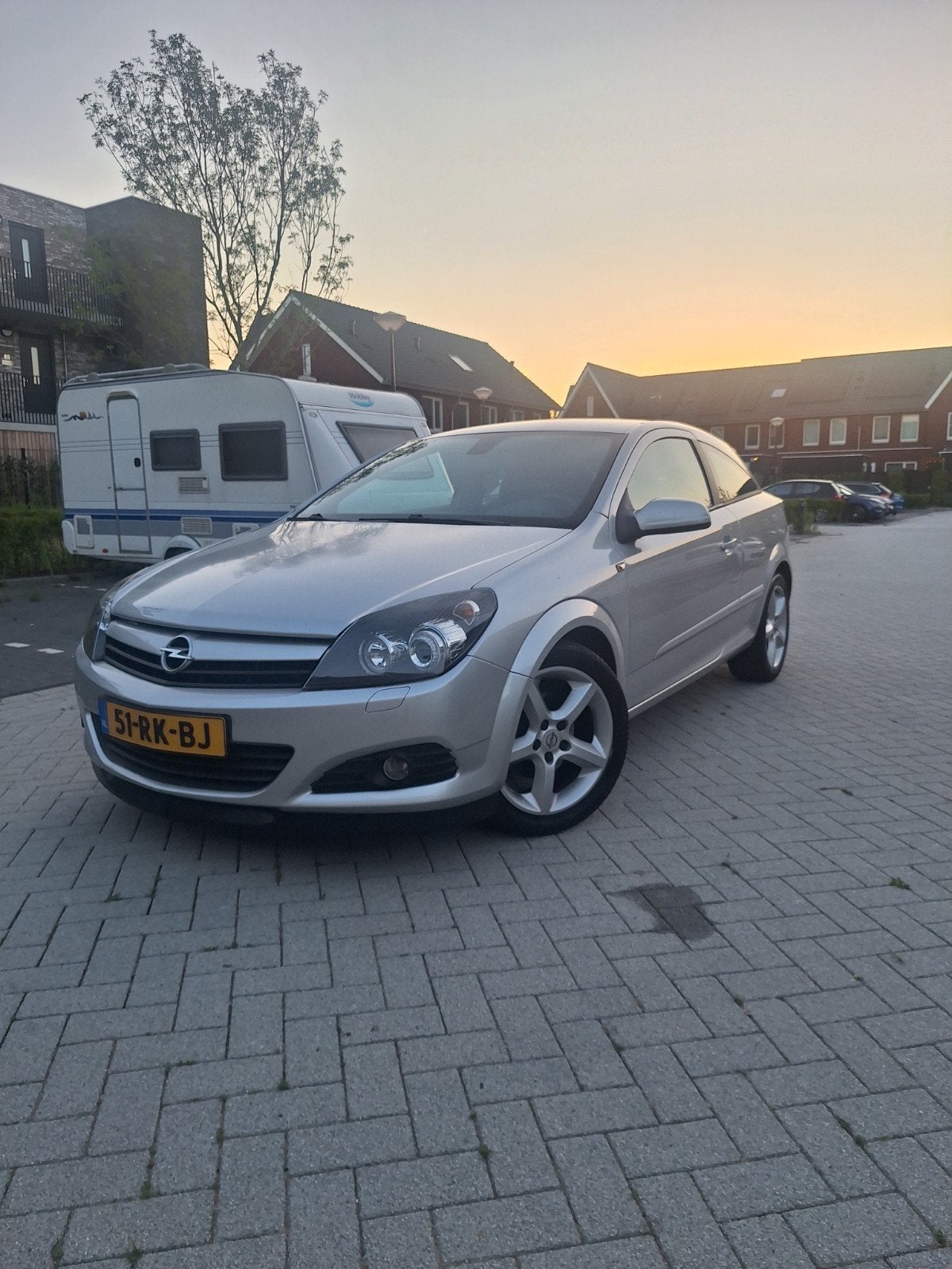Opel Astra 1.6  GTC sport APK tot 03-2027, Auto's, Opel, Voorwielaandrijving, 15 km/l, 1145 kg, Zwart