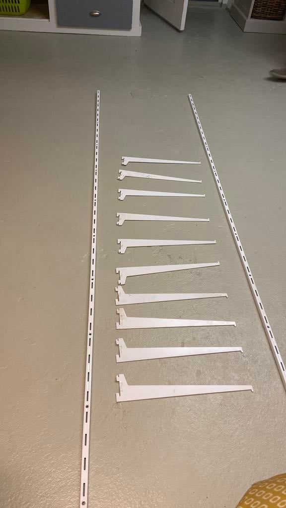 Plankendragers met wandstrips, Ophalen, Zo goed als nieuw