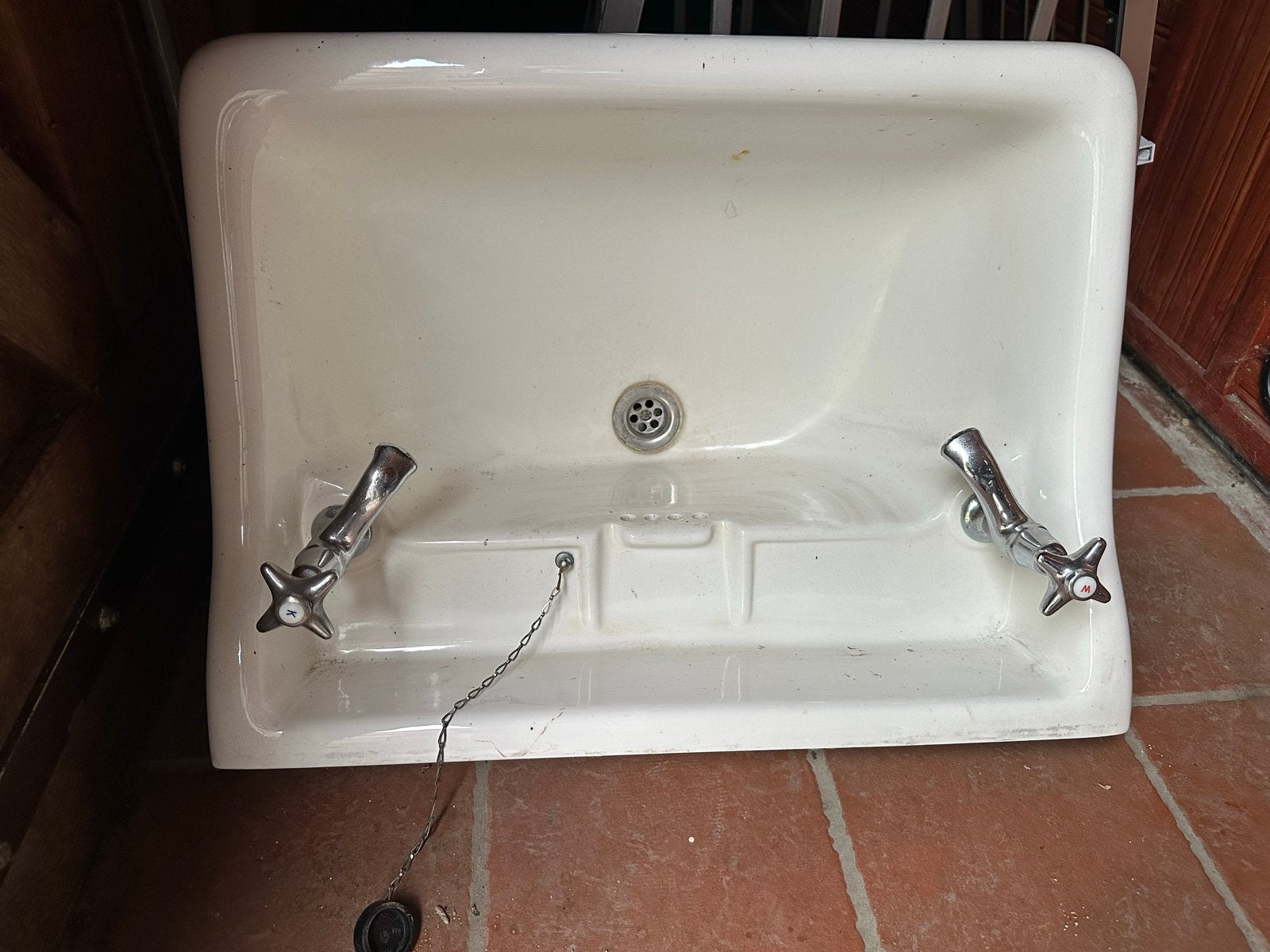 Vintage wastafel met kranen en beugels, Ophalen, Gebruikt, Chroom, Wastafel