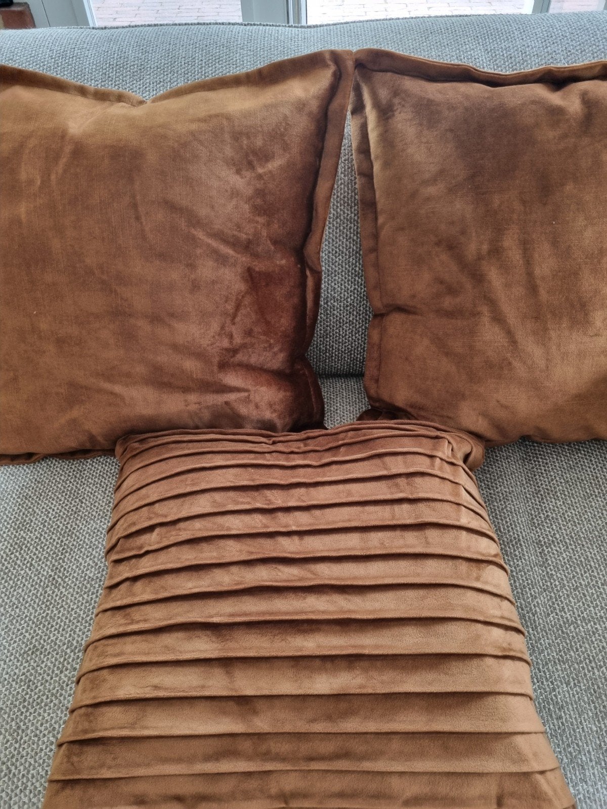 3 stuks terra kleur kussens 45x45 per stuk €5, Ophalen of Verzenden, Overige kleuren, Vierkant, Loungekussen