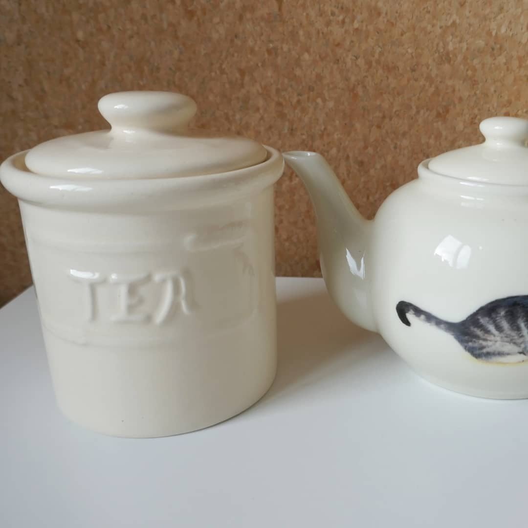 Crèmekleurige theebus van keramiek, Overige merken, Overige typen, Ophalen of Verzenden, Zo goed als nieuw