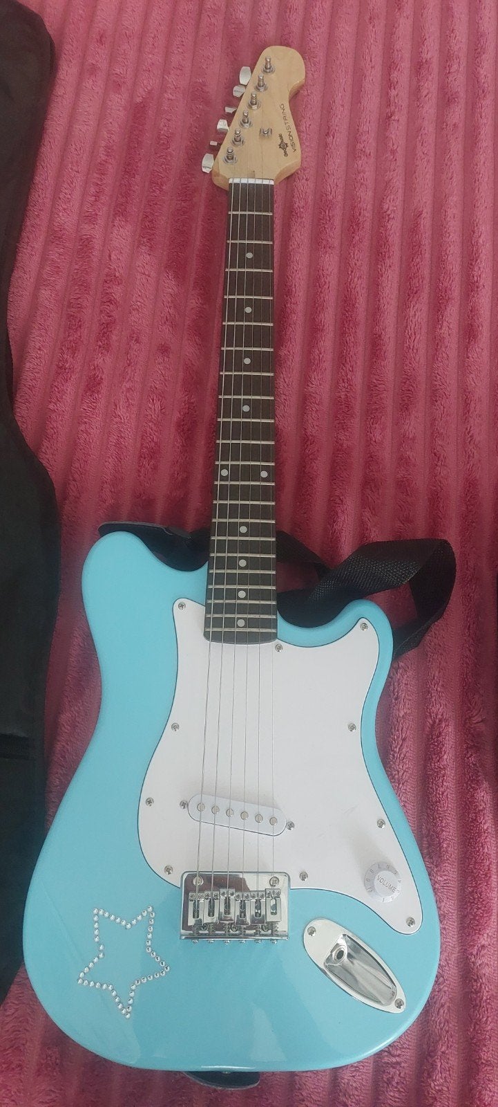 3/4 elektrische gitaar lichtblauw incl versterker, Muziek en Instrumenten, Met versterker, Zo goed als nieuw, Solid body, Ophalen