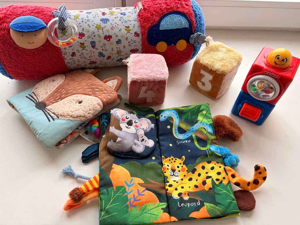 Diverse baby- en kinderspeeltjes: zachte boekjes, rammelaar, Kinderen en Baby's, Speelgoed | Babyspeelgoed, Gebruikt, Overige typen