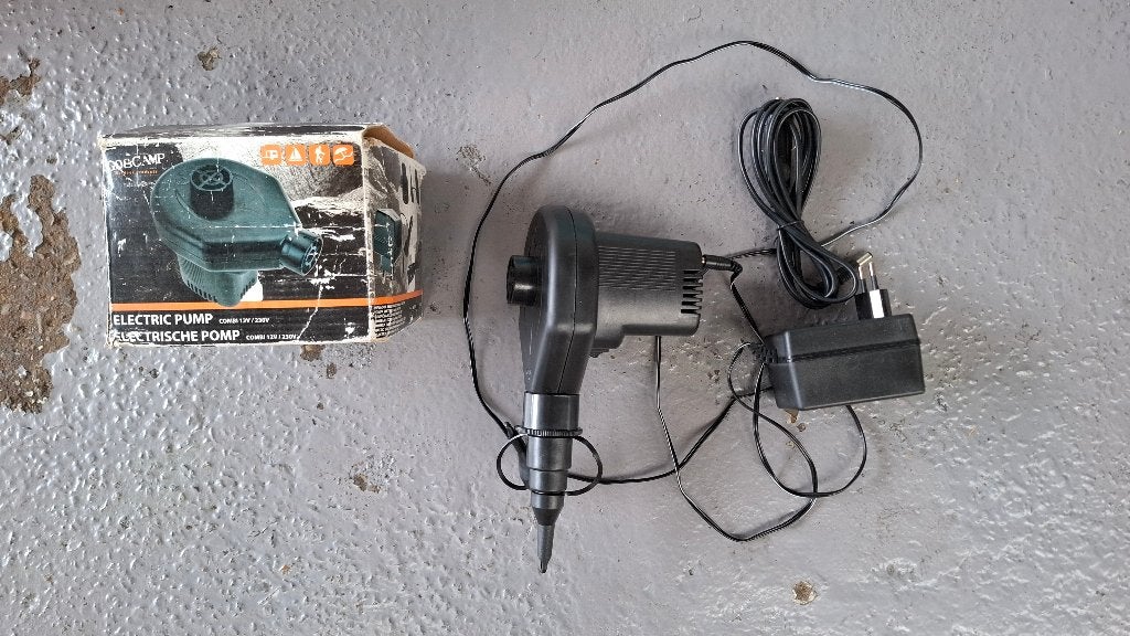 ELEKTRISCHE OPBLAASPOMP 220VOLT EN 12VOLT, Ophalen of Verzenden, Zo goed als nieuw, Elektrisch