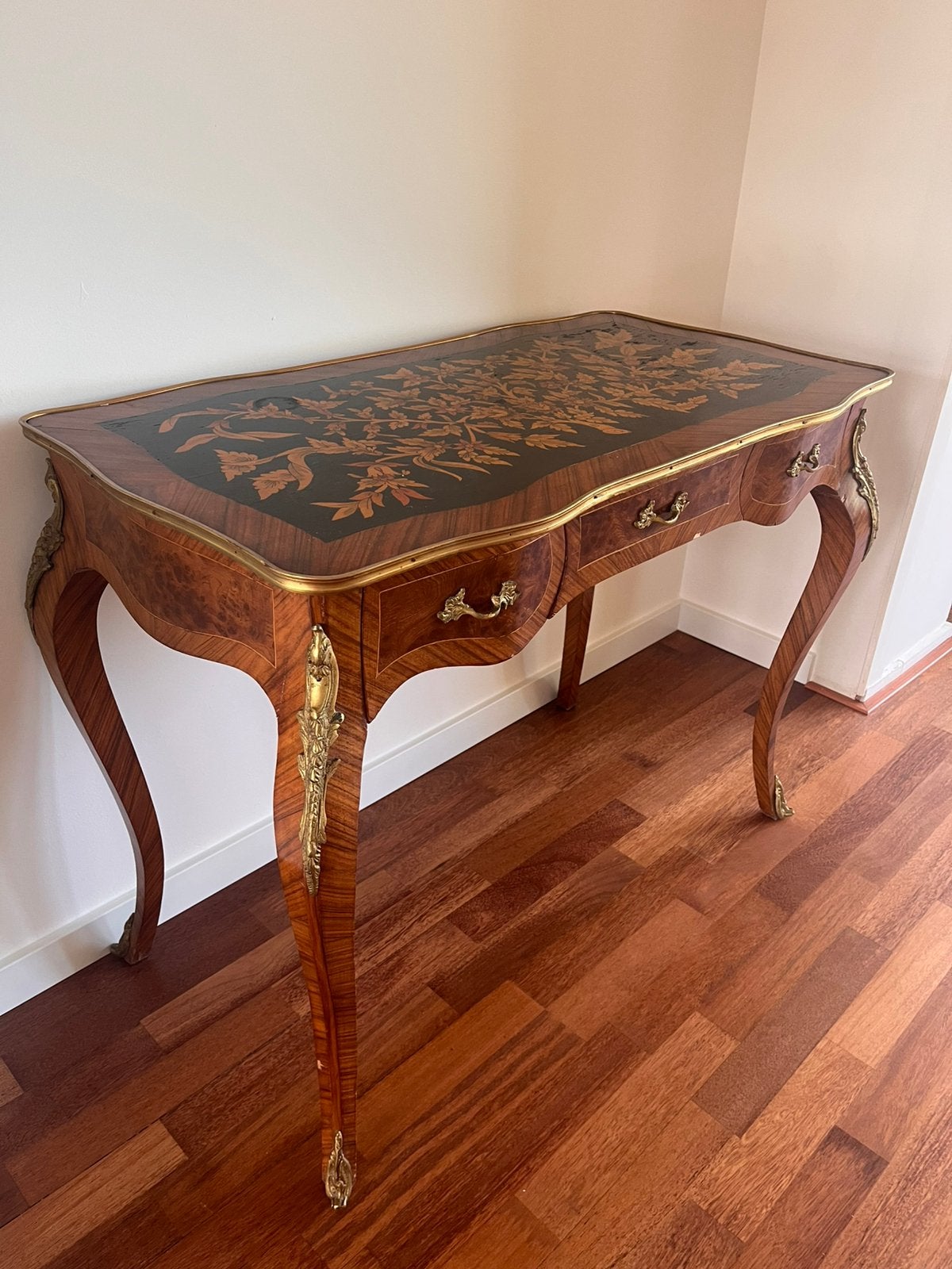 Antiek bureau, Ophalen