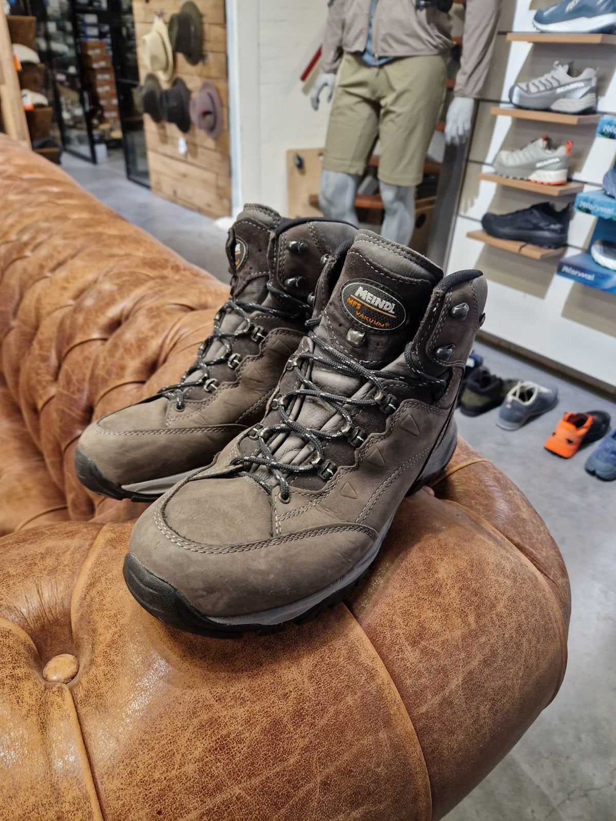 Meindl wandelschoenen maat (9,5) 44 zgan., Ophalen of Verzenden, Zo goed als nieuw, Schoenen