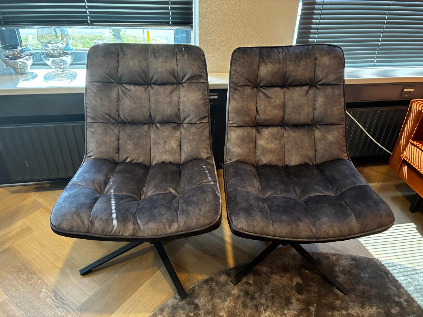 2 Antraciet grijze stoelen (nieuwstaat), Huis en Inrichting, Fauteuils, Ophalen, Zo goed als nieuw, 75 tot 100 cm, 50 tot 75 cm