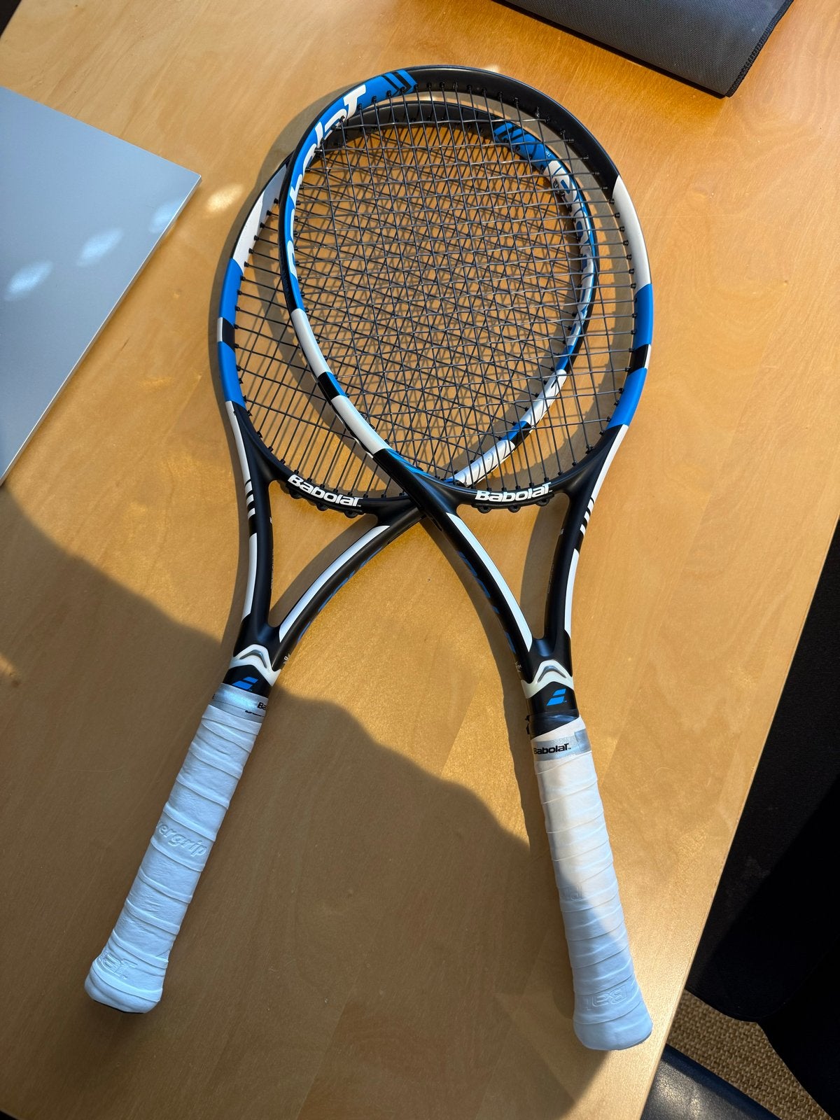 Babolat Pure Drive G-Tour Tennisrackets (2 stuks), Sport en Fitness, Tennis, Zo goed als nieuw, Racket, Babolat, Ophalen