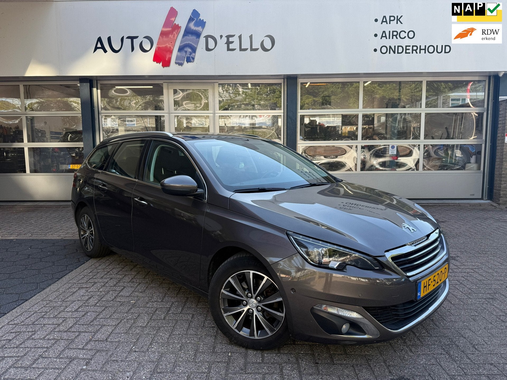 Peugeot 308 SW 1.2 PureTech Allure PANO|KEYLESS|NAVI|DISTRIB, Auto's, Dealer onderhouden, Stof, Gebruikt, 1199 cc