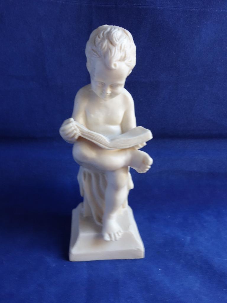 LEUK BIBLIOTHEEK BEELDJE * Lezend Jongetje *, Verzamelen, Beelden en Beeldjes, Zo goed als nieuw, Mens, Verzenden