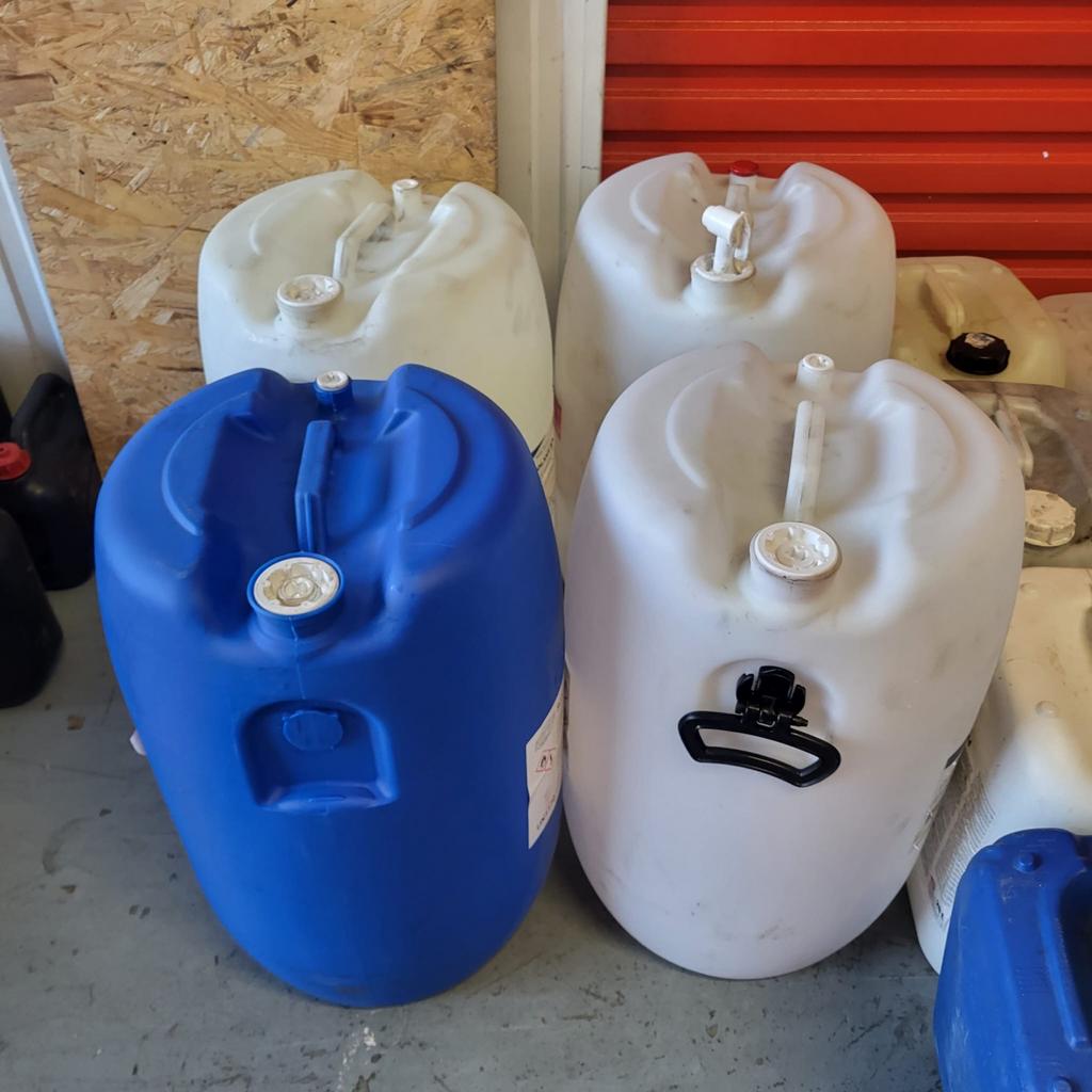 2x Blauwe Water jerrycans 20L - Zo goed als nieuw, Watersport en Boten, Ophalen of Verzenden, Zo goed als nieuw, Kombuis en Sanitair