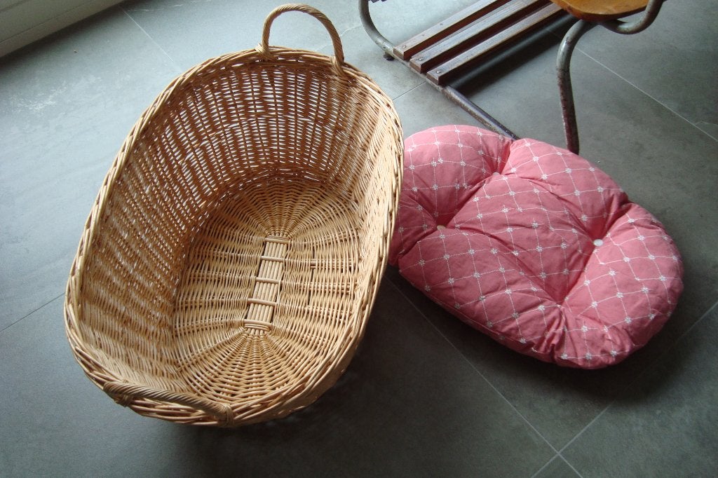 Rietenmand voor een poppenwieg of wasmand zie foto's, Ophalen, Met handvatten, Gebruikt, Mand