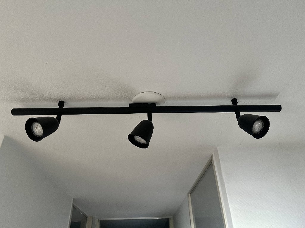 IKEA SKURUP plafondspot 3-spots zwart 96 cm, Ophalen, Gebruikt, Metaal