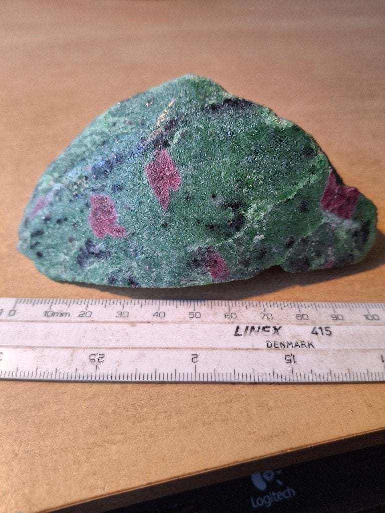 robijn op zoisiet, Ophalen of Verzenden, Mineraal