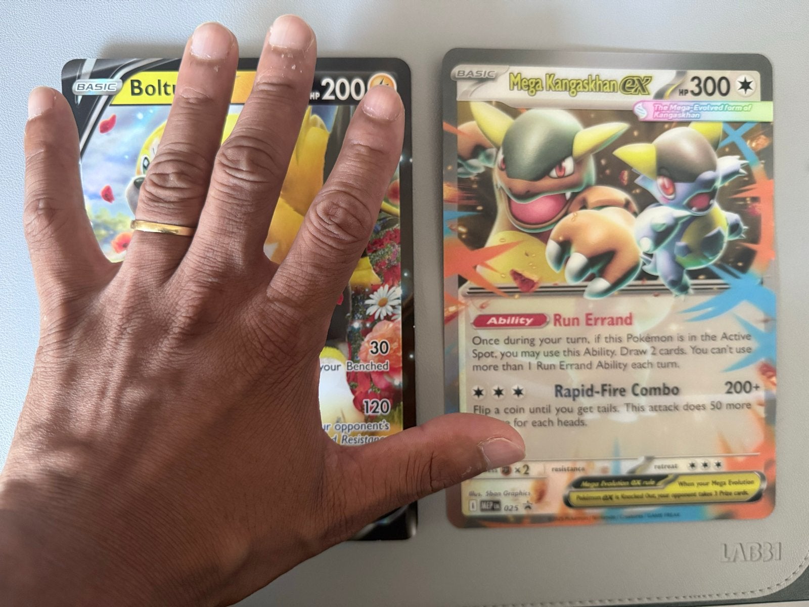 Pokémon Kaarten: Boltund V & Mega Kangaskhan EX, Ophalen of Verzenden, Zo goed als nieuw, Meerdere kaarten
