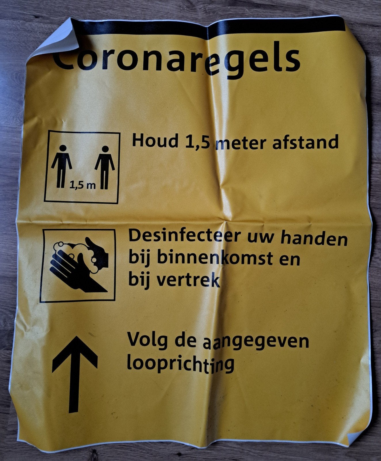Sticker Corona regels 1.5 meter afstand volg de looprichting, Ophalen of Verzenden, Zo goed als nieuw