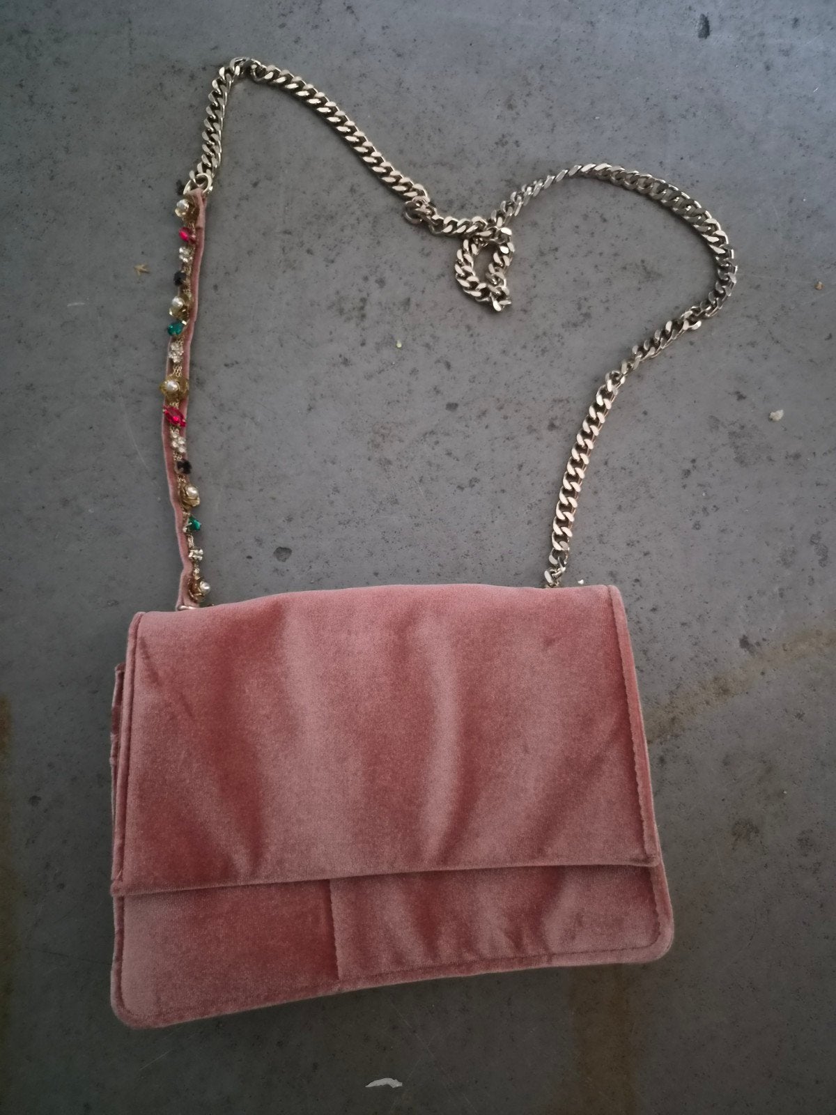 Zara roze fluwelen schoudertasje met ketting, Ophalen of Verzenden, Gebruikt, Roze, Schoudertasje