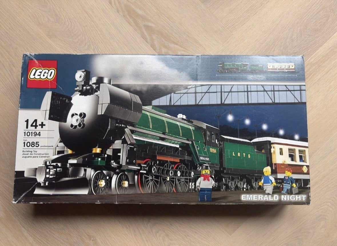 LEGO 10194 Emerald Night - Trein - Nieuw in verzegelde doos, Lego, Nieuw, Ophalen of Verzenden, Ongeopend/sealed