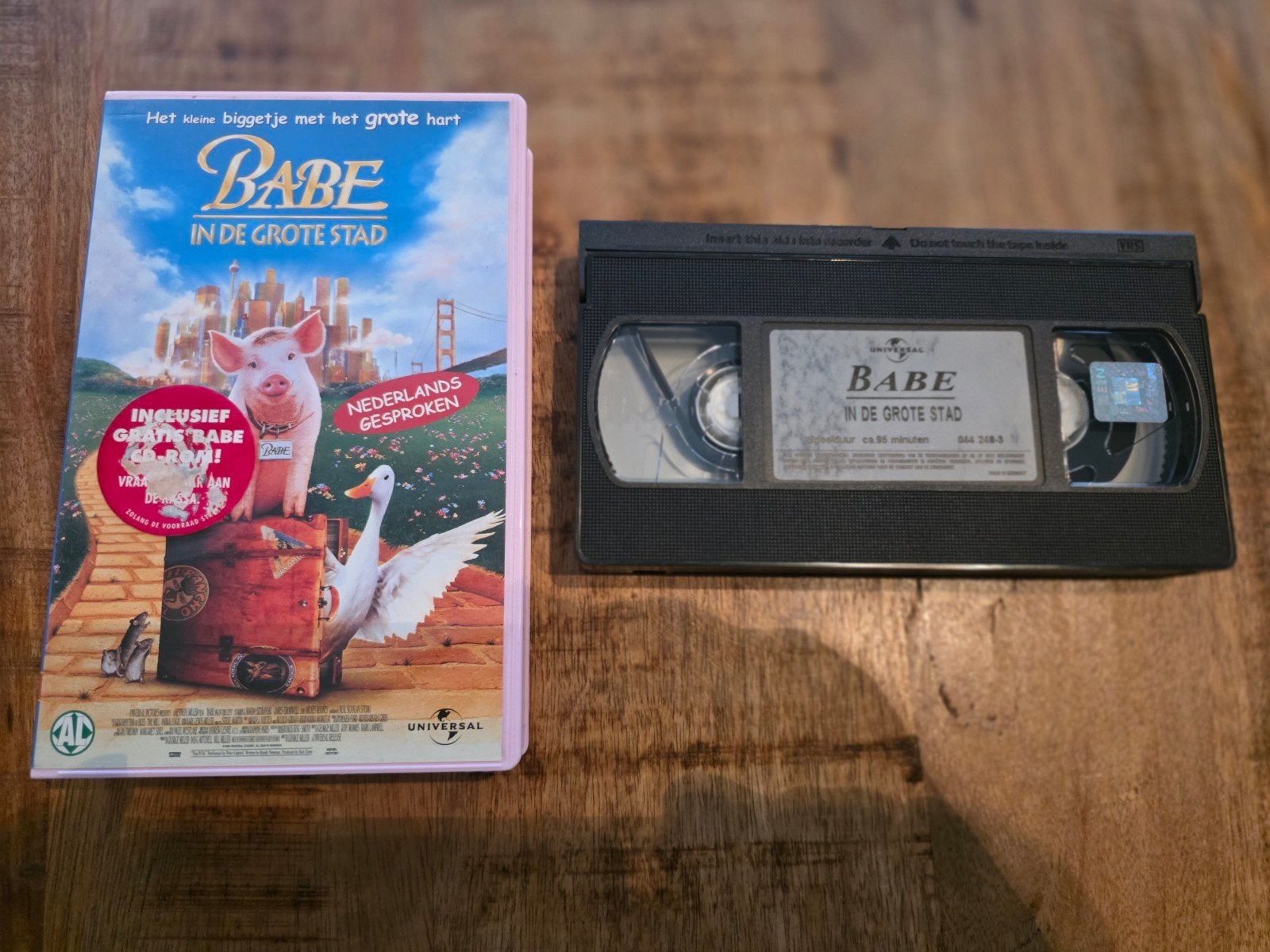 Babe in de Grote Stad VHS - Nederlands Gesproken, Cd's en Dvd's, VHS | Film, Gebruikt, Alle leeftijden, Kinderfilm, VHS