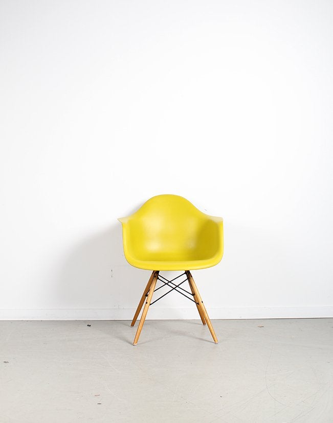 8x Vitra Eames DAW stoel Geel Esdoorn onderstel, Huis en Inrichting, Stoelen, Niet ingevuld, Ophalen of Verzenden, Zo goed als nieuw
