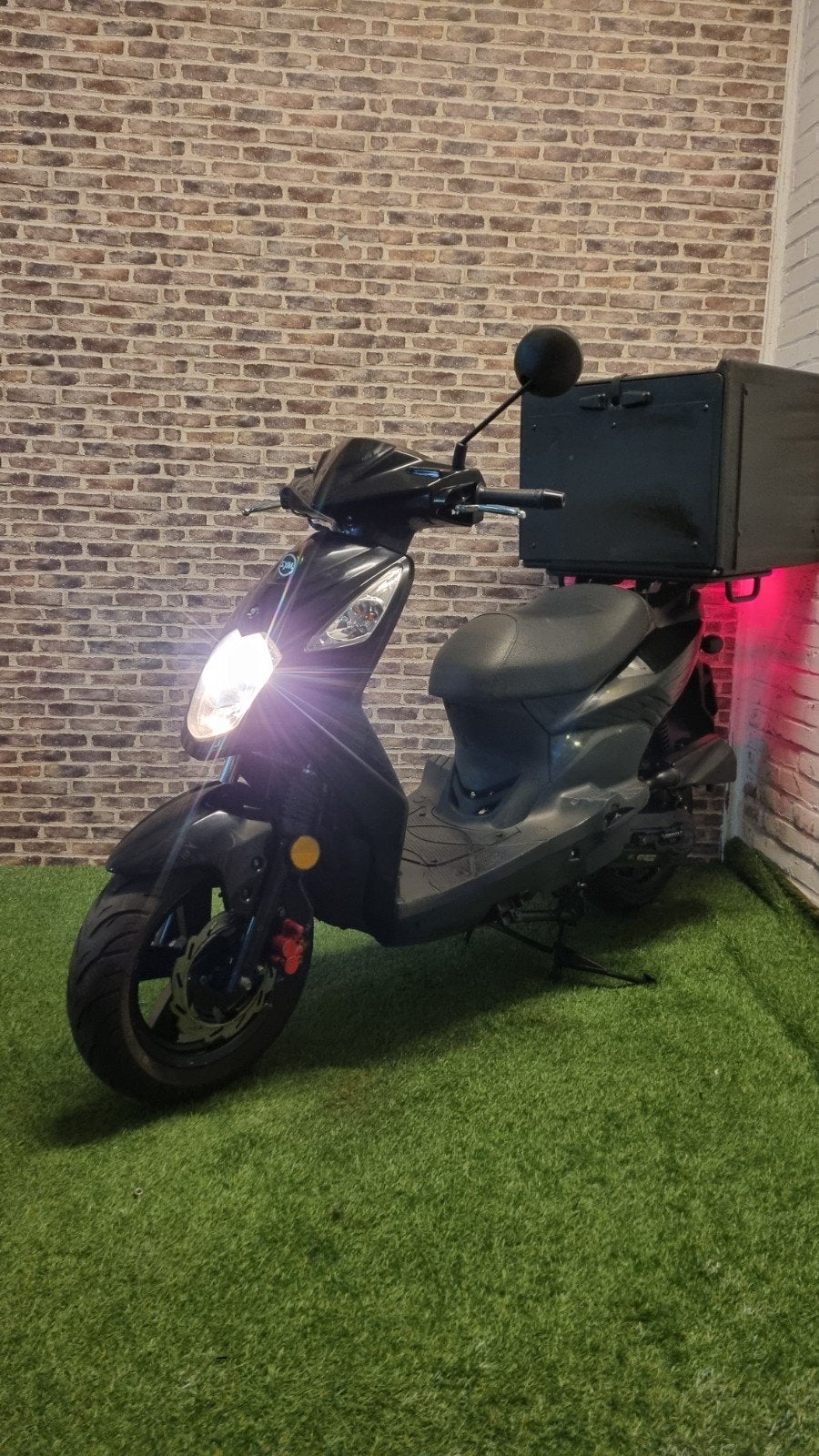 Zeer nette Sym X Pro E4 bezorgscooter 2020! incl box, Gebruikt, Overige modellen, Ophalen of Verzenden, Benzine