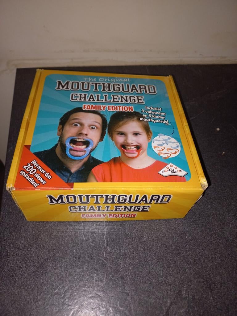 Mouthguard Challenge Family Edition, Vijf spelers of meer, Ophalen of Verzenden, Nieuw, Identity Games