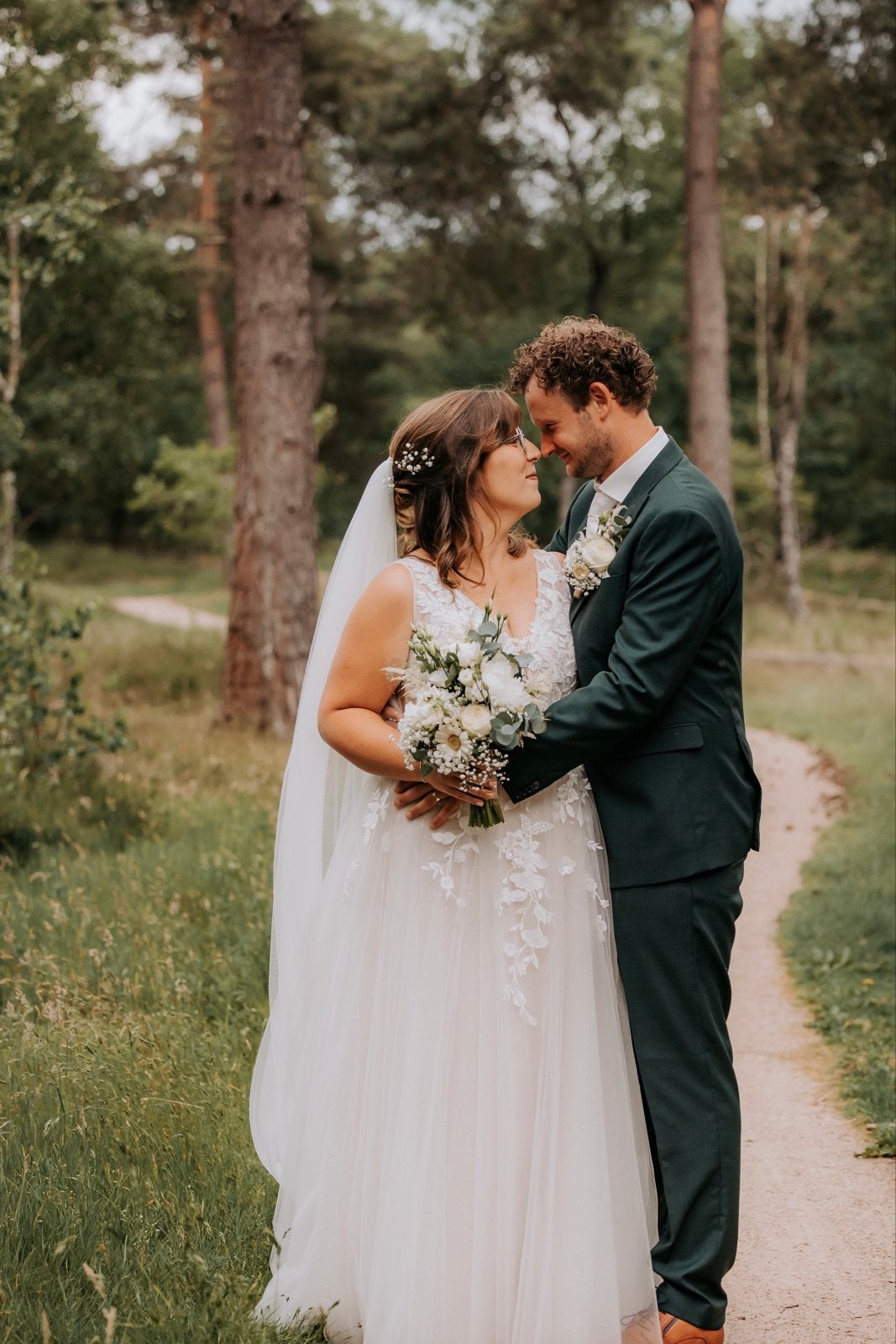 Modeca trouwjurk maat 44 inclusief sluier met diamantjes, Ophalen of Verzenden, Zo goed als nieuw, Wit, Trouwjurk