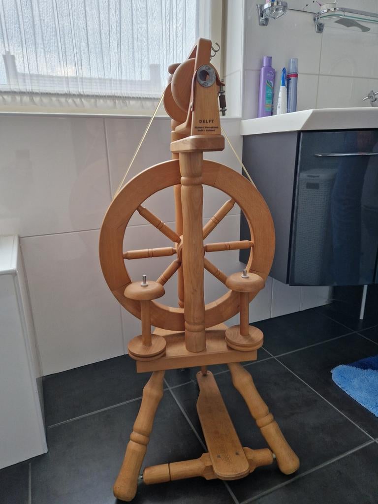 Spinnewiel 'Delft' Richard Wernekinck - Holland, Hobby en Vrije tijd, Spinnewielen en Spinnen, Ophalen, Zo goed als nieuw, Spinnewiel
