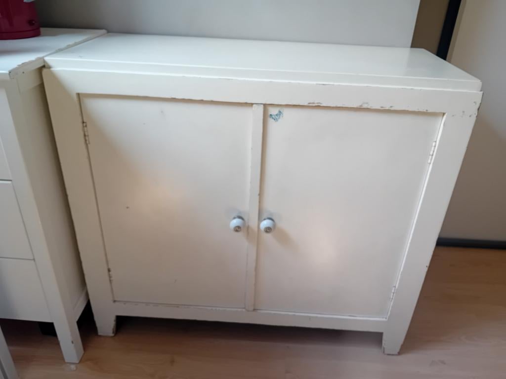 Houten kastje wit met twee deuren en planken, Ophalen of Verzenden, Gebruikt