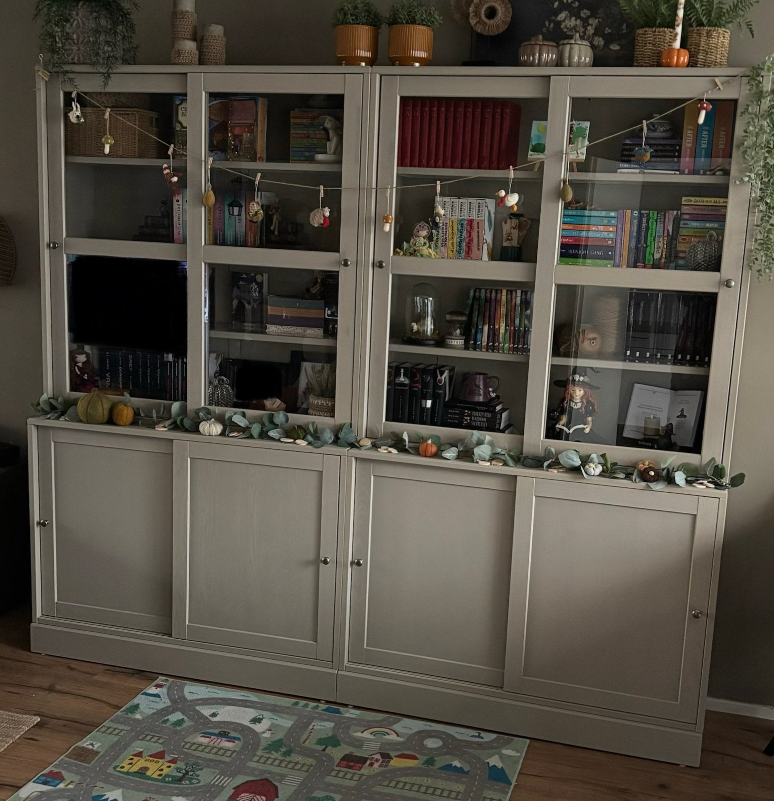Havsta vitrine kasten van Ikea, Gebruikt, Met deur(en), 200 cm of meer, Ophalen of Verzenden