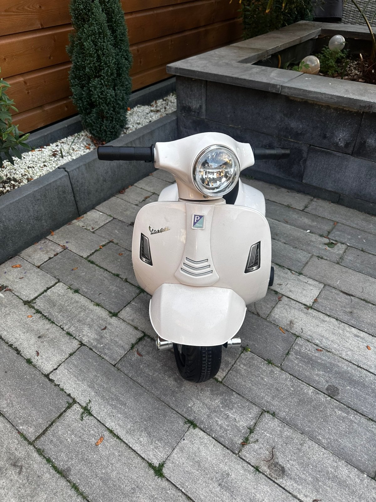 Elektrische Vespa kinder scooter – wit – werkt goed, Zo goed als nieuw