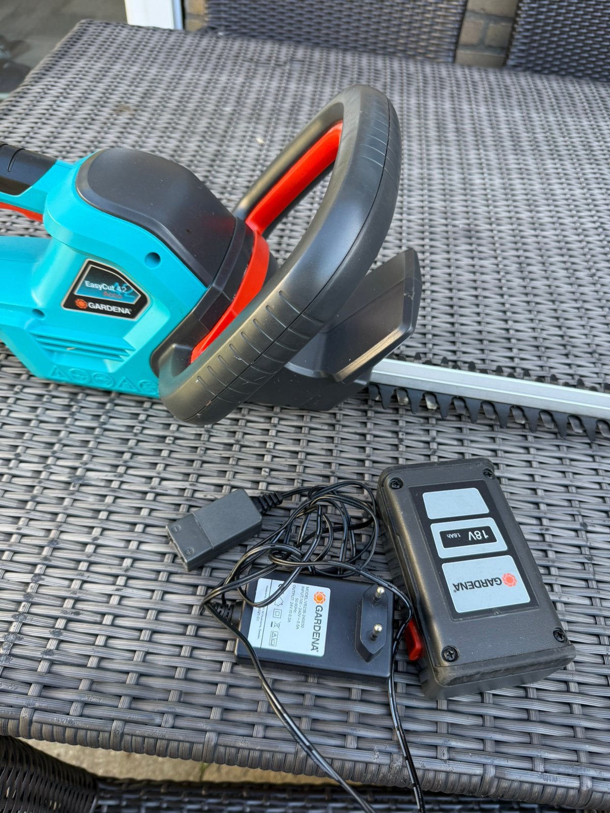 Gardena Accu Heggenschaar, 18V, voor lichte heggen, Tuin en Terras, Ophalen of Verzenden, Zo goed als nieuw, Accu