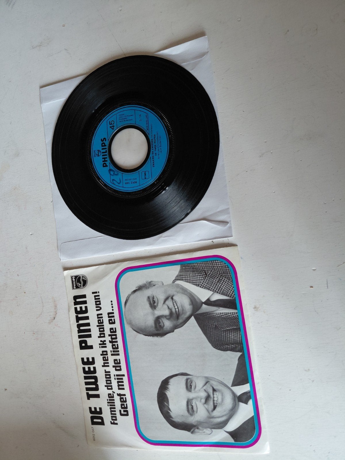 De Twee Pinten - Familie, daar heb ik balen van! Single, Originele persing, Ophalen of Verzenden, Gebruikt, Nederlandstalig