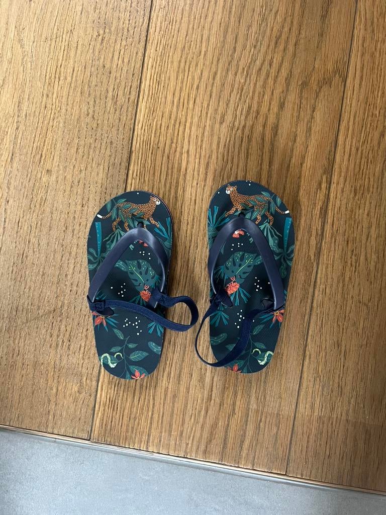 Slippers maat 24, Ophalen of Verzenden, Zo goed als nieuw, Jongen of Meisje, Overige typen