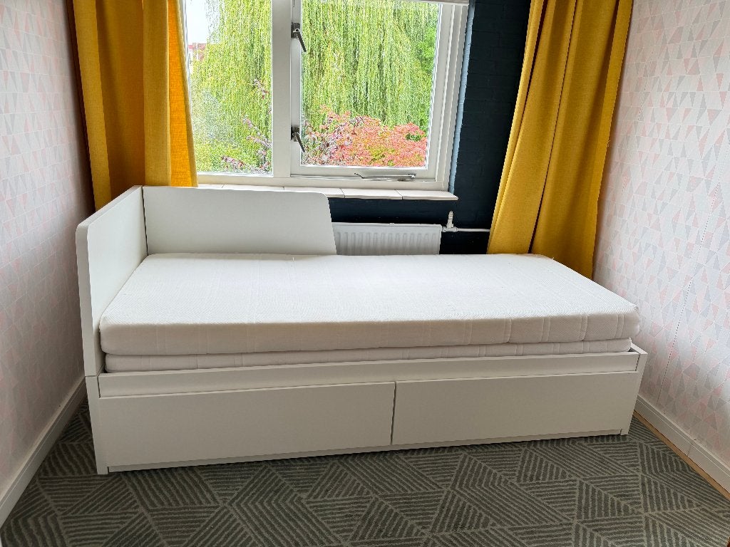 IKEA FLEKKE Bedbank - Inclusief 2 Matrassen (80x200), Huis en Inrichting, Ophalen, Verstelbaar, Eenpersoons, Wit