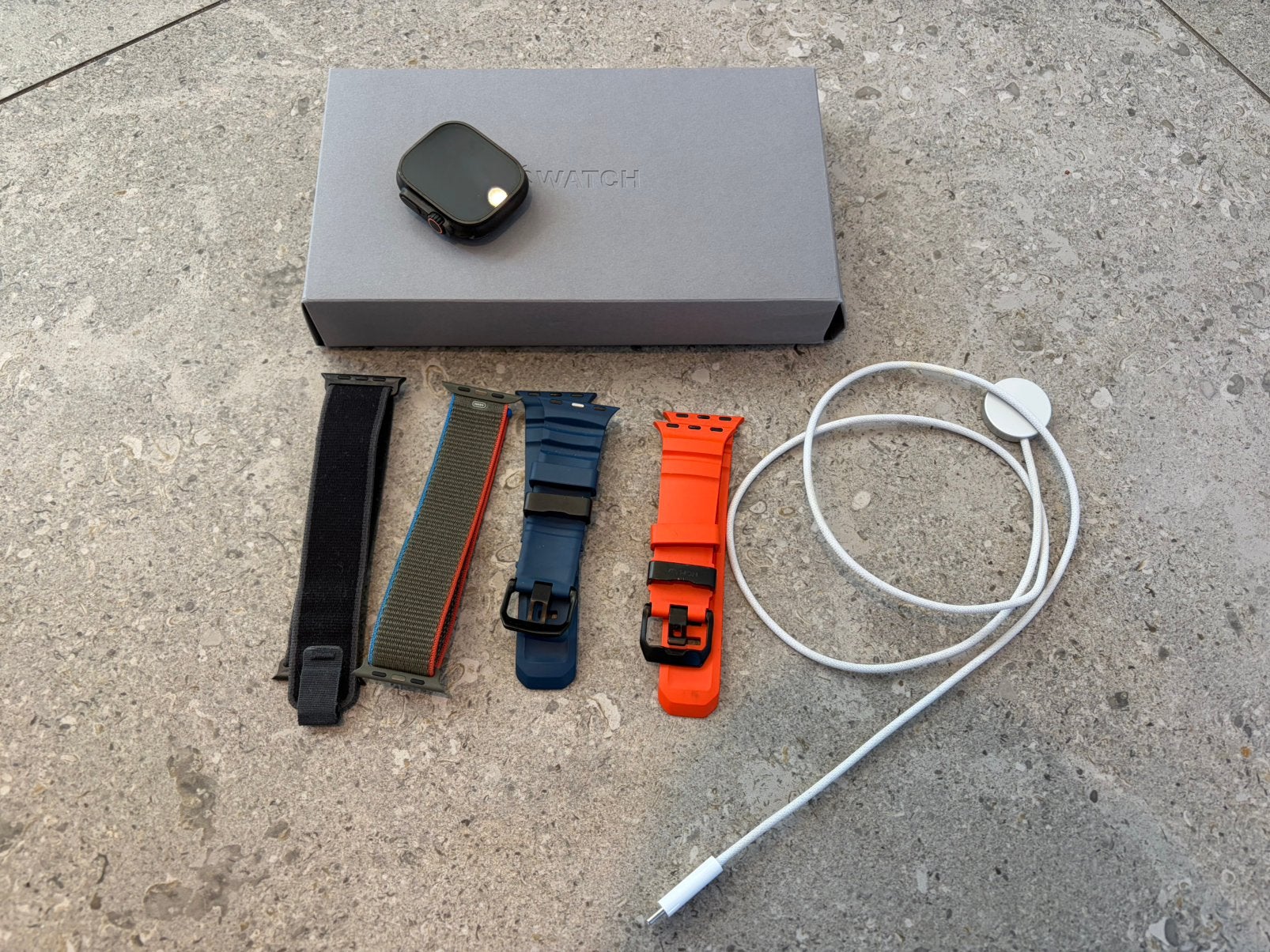 Apple Watch Ultra 2 49 mm Titanium compleet + extra bandjes