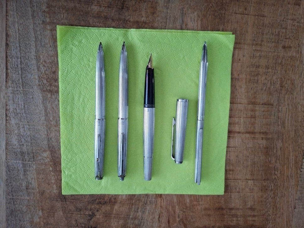 Set van 5 zilveren pennen, waarvan 1 met 14k gouden penpunt, Ophalen of Verzenden, Gebruikt, Balpen, Overige merken