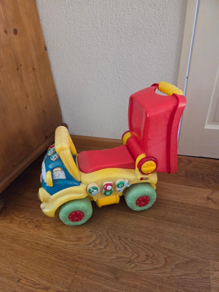 Leuk loopkarretje, vrachtwagen met laadklep, Ophalen