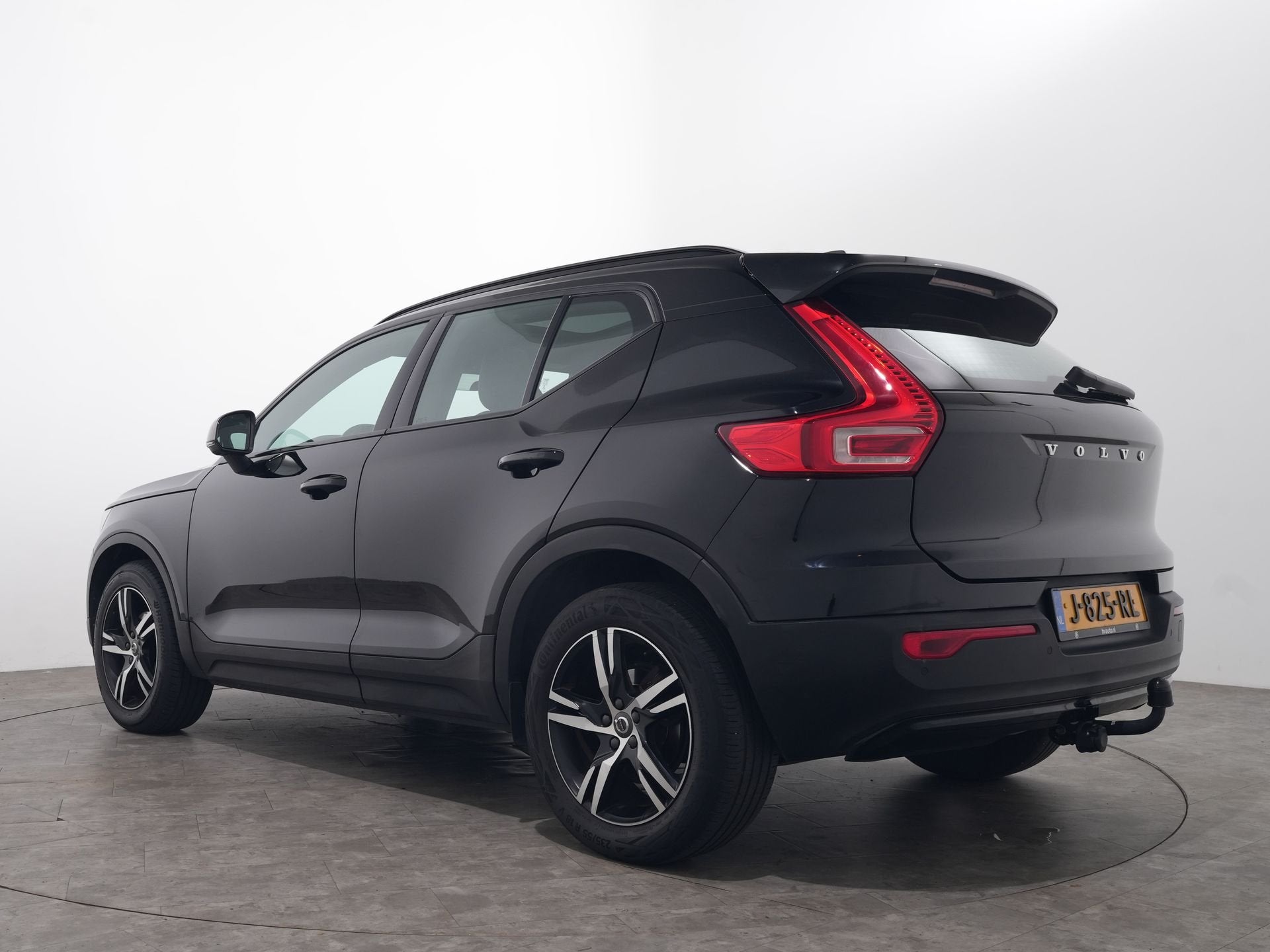 Volvo XC40 1.5 T2 R-DESIGN AUT8 | Panoramadak | 360 camera |, Auto's, Gebruikt, Leder en Stof, Origineel Nederlands, Bedrijf